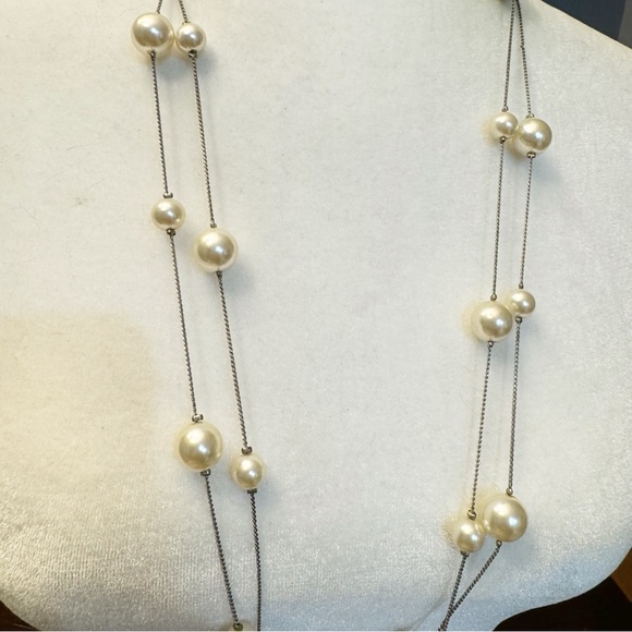 Vintage Double Strand Chunky Faux Pearl and Silver Tone Necklace - Picture 5 of 9